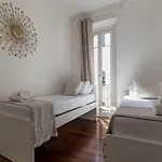 Guesthost - Fontana Di Trevi Design Apartament