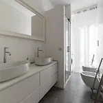 Guesthost - Fontana Di Trevi Design *