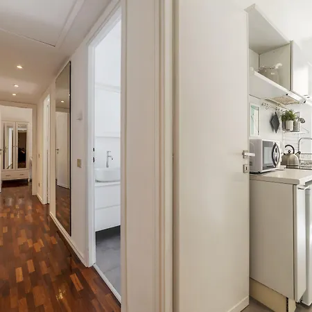 Guesthost - Fontana Di Trevi Design Appartement Rome