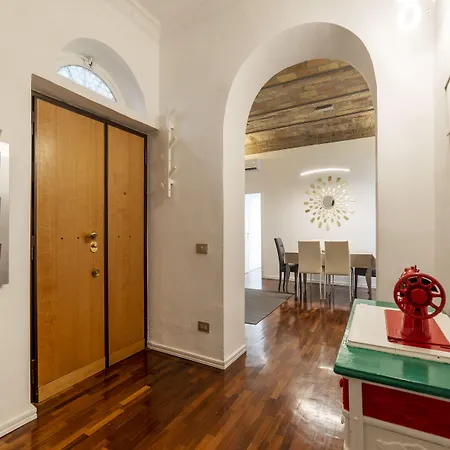 Guesthost - Fontana Di Trevi Design Appartement Rome